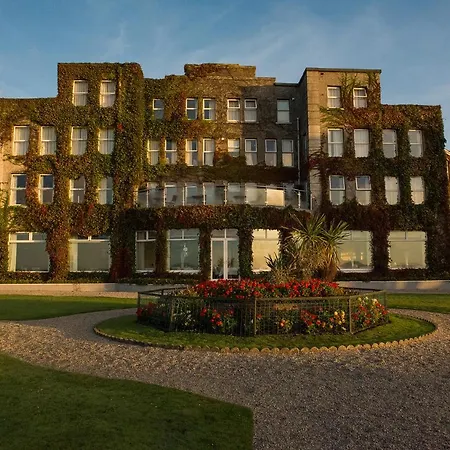 The Carlyon Bay And Hotel 4*